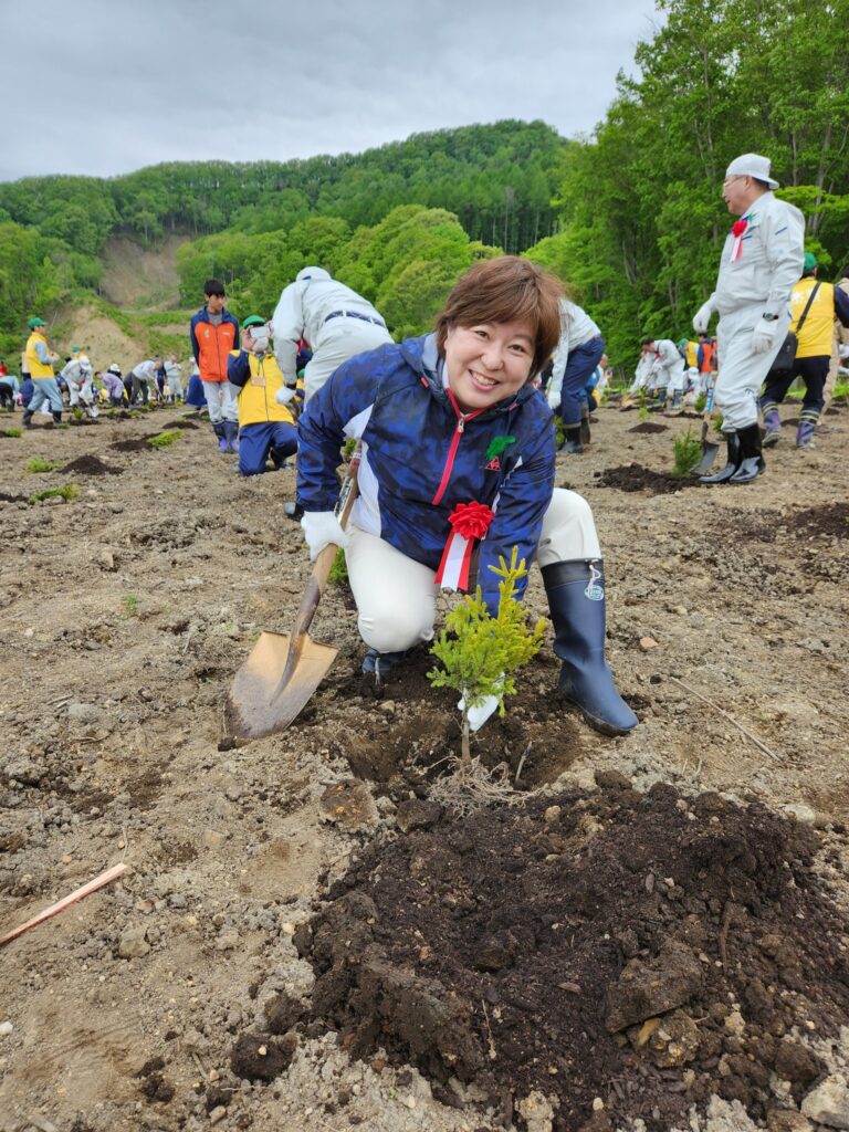 北海道植樹祭に参加(胆振東部地震被害の現場)
