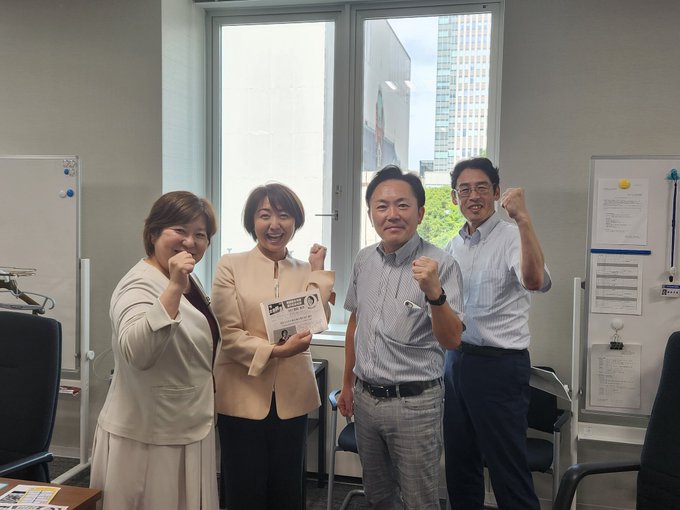 衆議院選挙候補予定者の池田まきさんが道議会会派にいらっしゃいました。